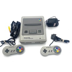 Nintendo Super Famicom + 2 manettes | Reconditionné (SNES import Japon)